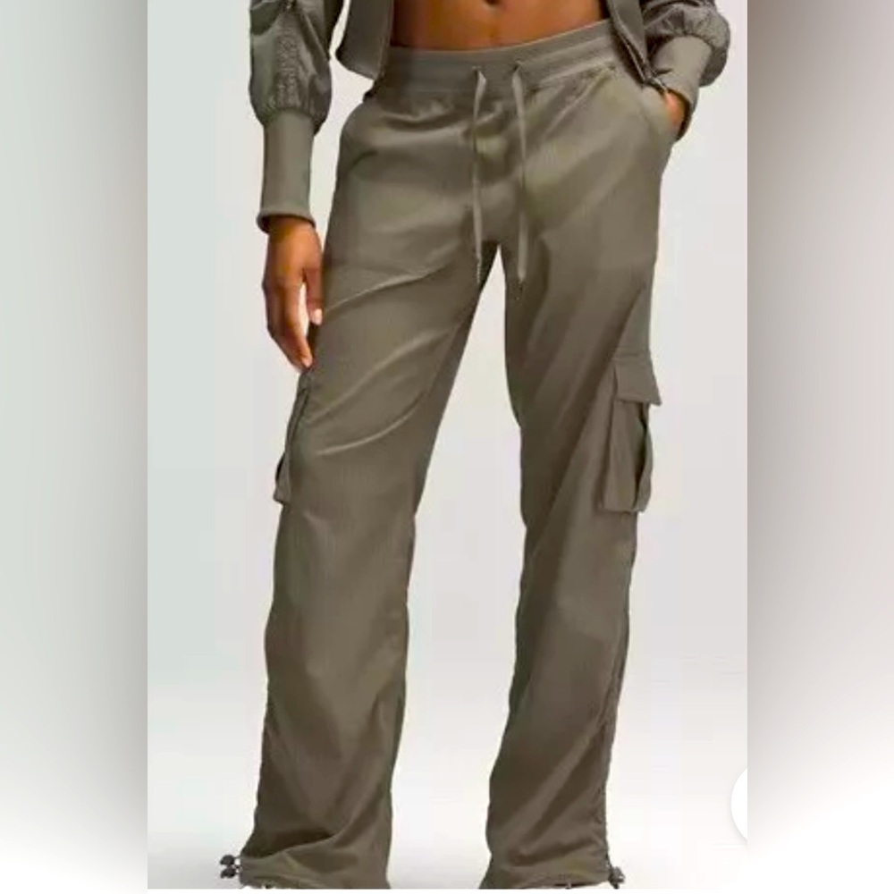 Lululemon Dance Studio Relaxed Fit Mid Rise Cargo Pant green S/M
